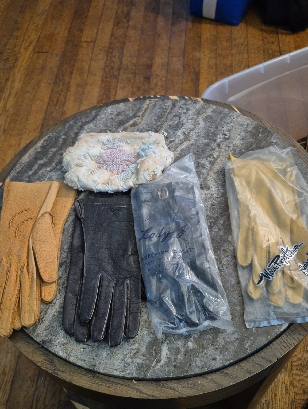Mixed Lot of Women's Gloves - Tan, Brown, Black, Cream With Purse